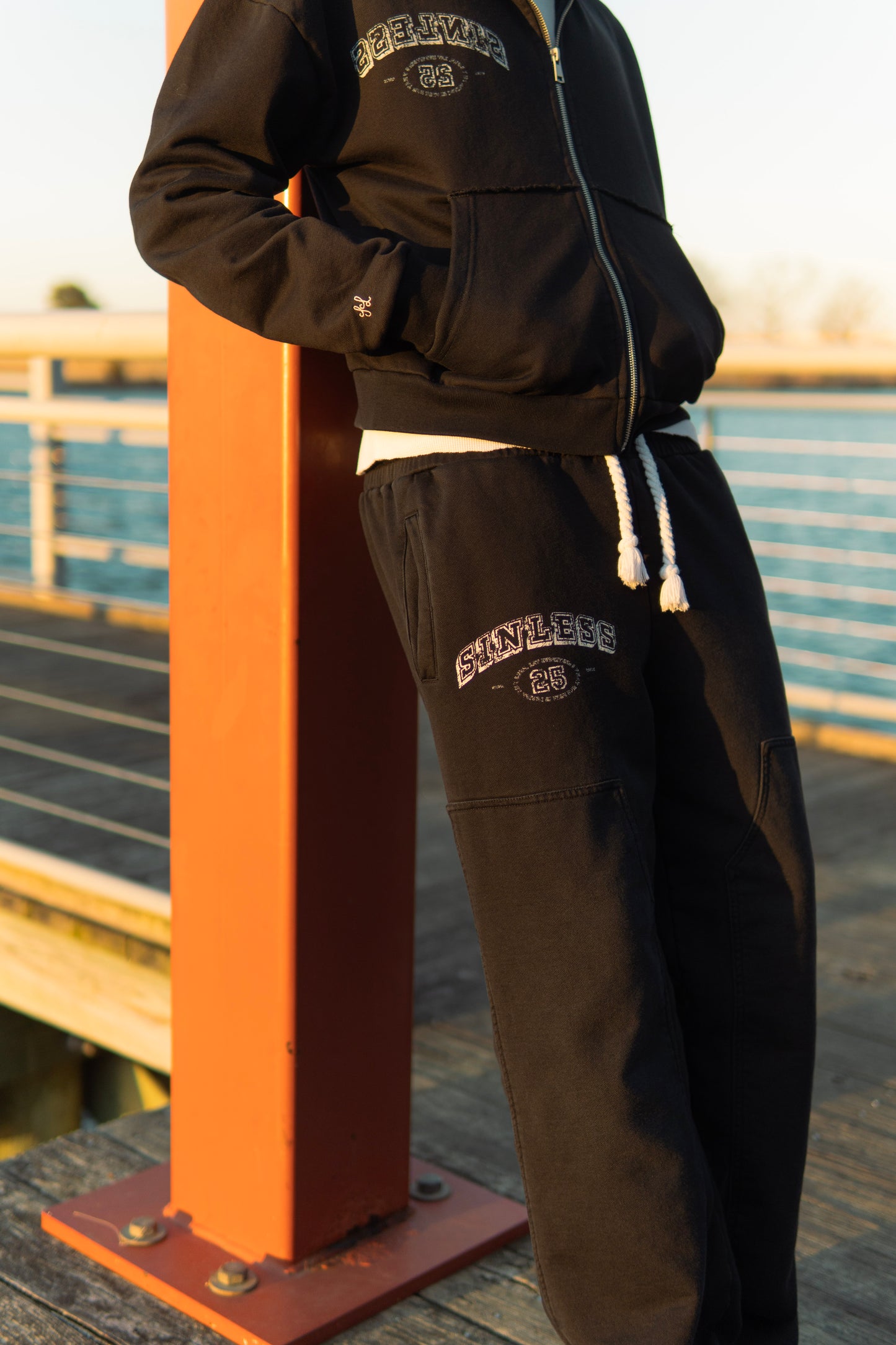 WASHED BLACK BECOMING SWEATPANTS