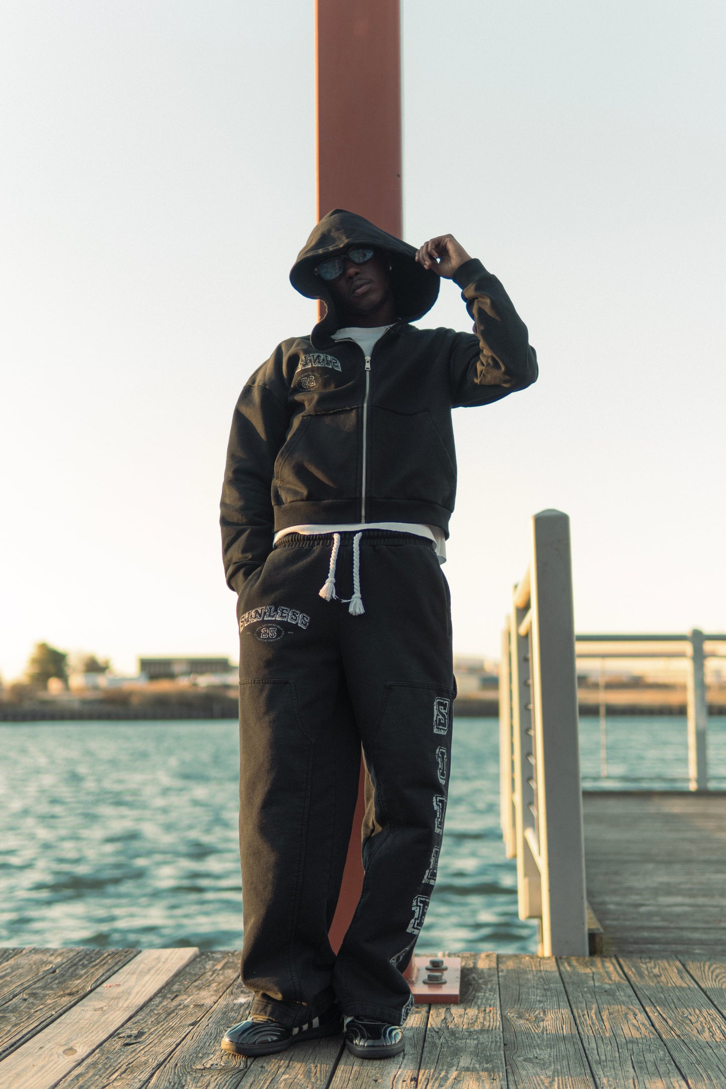 WASHED BLACK BECOMING SWEATPANTS